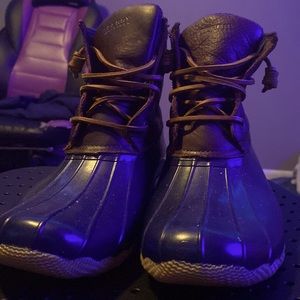Women’s 9.5 waterproof Sperry boots! Pretty much brand new, no box.
